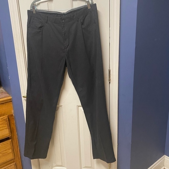 Calvin Klein Men's Move 365 Stretch Wrinkle Resistant Tech Pant in Slim Fit - Picture 2 of 9